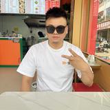 小毅摆地摊头像
