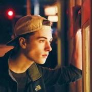 夜起南风的个人资料头像