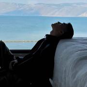 沾出冷的个人资料头像