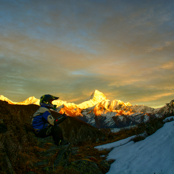 探索甘孜美景的泸定邓师头像