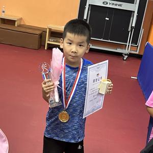 爱打乒乓的辣妈头像