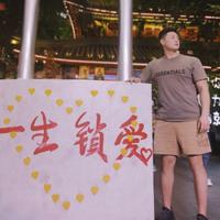 小桐开红旗头像