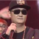 乐观地摸摸头的个人资料头像