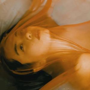 头发分我一点儿头像